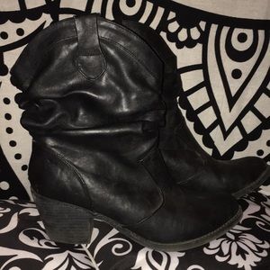 Size 9 1/2 Mudd black ruffled boots